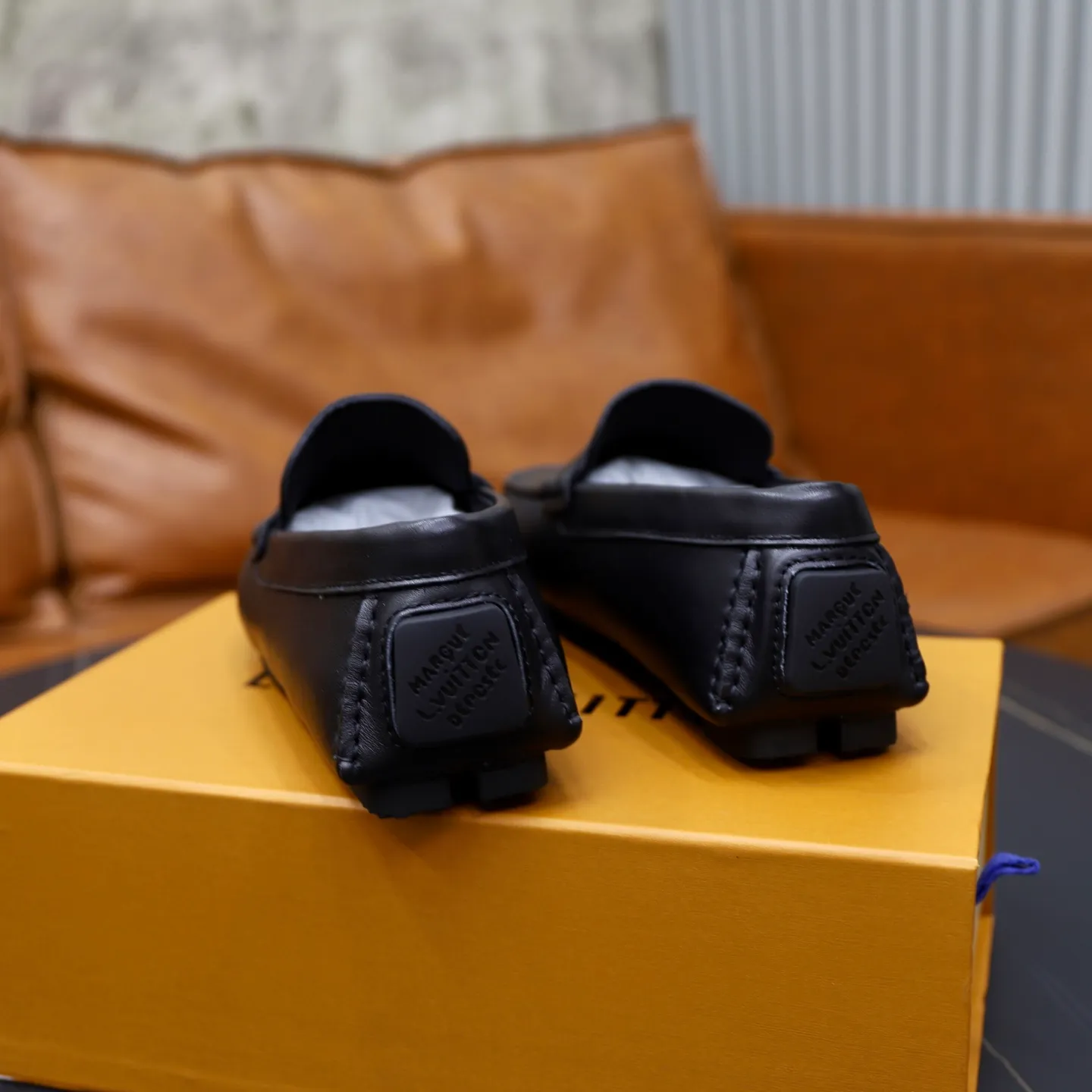 Ex-factory price: 480💰【LV】Louis Vuitton ⚠️High-end men’s driving and pedal series ⚠️38-44 (customized for 45) ⚠️All original cowhide leather! Thick and soft! Made entirely of calfskin lining! Rubber sheet anti-slip beanie sole! Three-dimensional package technology! Fashionable and classic! Handicrafts! Original high quality! Feel free to compare!
